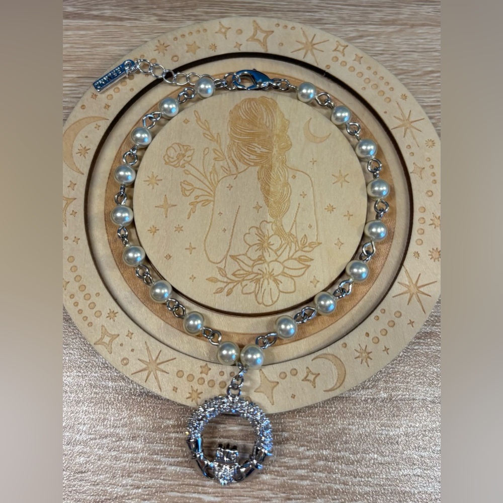 Tara Claddagh Pearl Bracelet